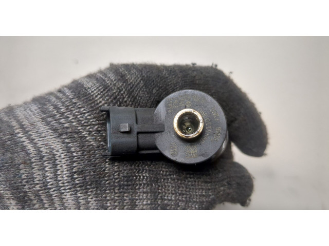 Форсунка топливная Citroen C4 Picasso 2013-2016 0445110340