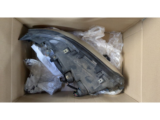 Фара передняя  Volvo S60 2000-2009 правая 