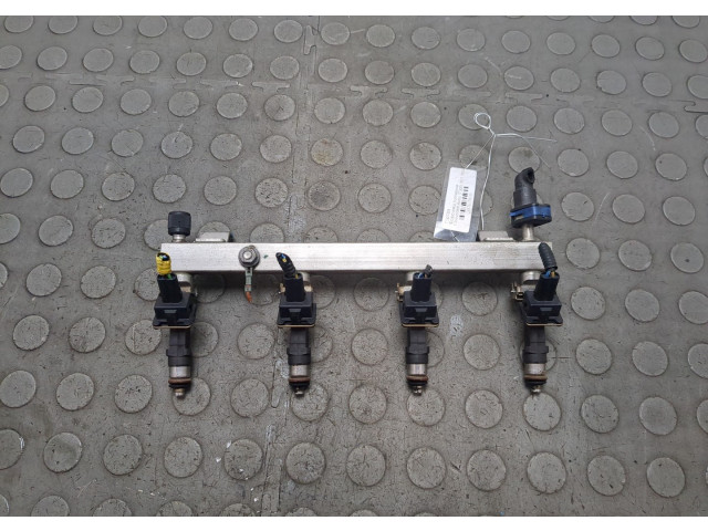 Форсунка топливная  Chevrolet Aveo (T300) 2011-2015    24420543, 55572731     