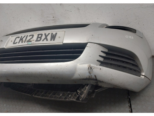 Бампер  Peugeot 5008 2009-2016 передний    