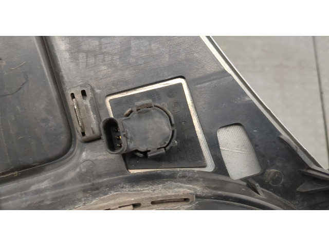 Решетка радиатора  Volkswagen Passat 6 2005-2010          3C0853651B