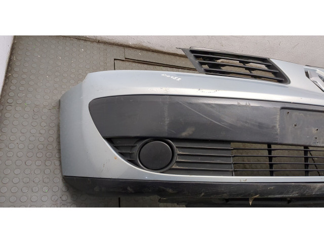 Решетка радиатора  Renault Espace 4 2002-          