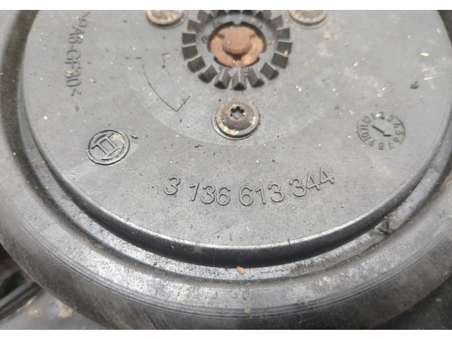 Вентилятор радиатора  Mercedes C W204 2006-2015           