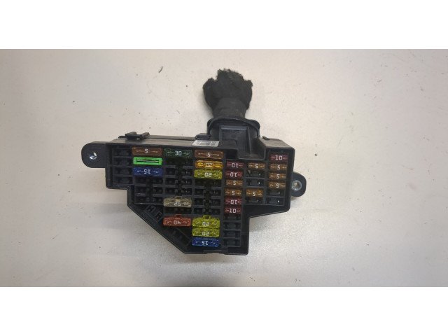 Блок предохранителей  Volkswagen Passat 6 2005-2010      01689684   6  2