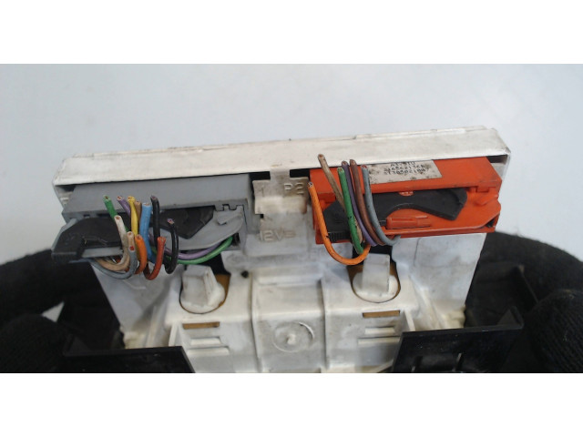 Дисплей бортового компьютера  Renault Trafic 2001-2014 p8200028364a        