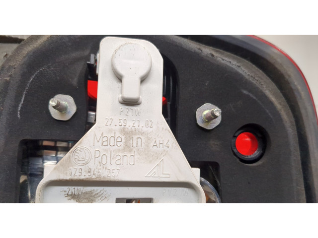 Задний фонарь