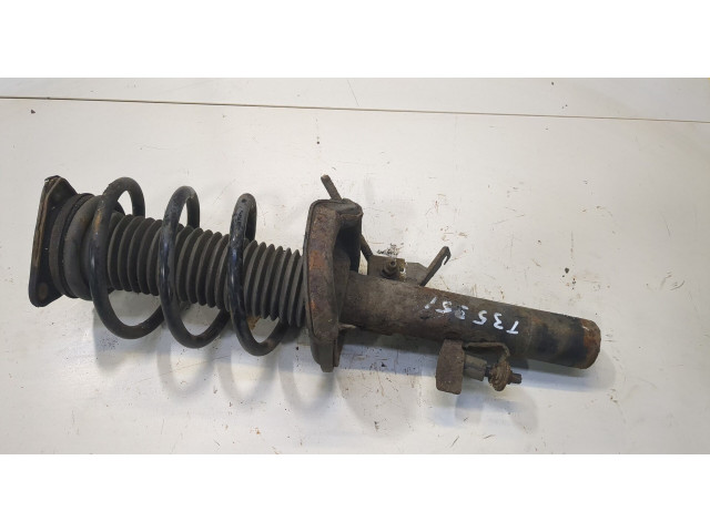 Стойка амортизатора  Ford Focus 3 2011-2015        бензин