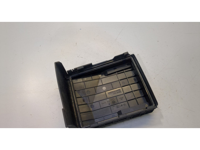 Крышка блока предохранителей Skoda Octavia (A5) 2008-2013 1.6