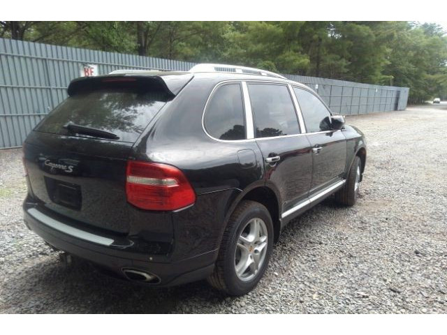 Zámek zadních dveří      