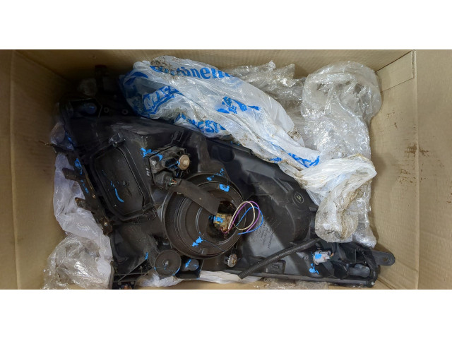 Фара передняя  Toyota Prius 2003-2009 правая 