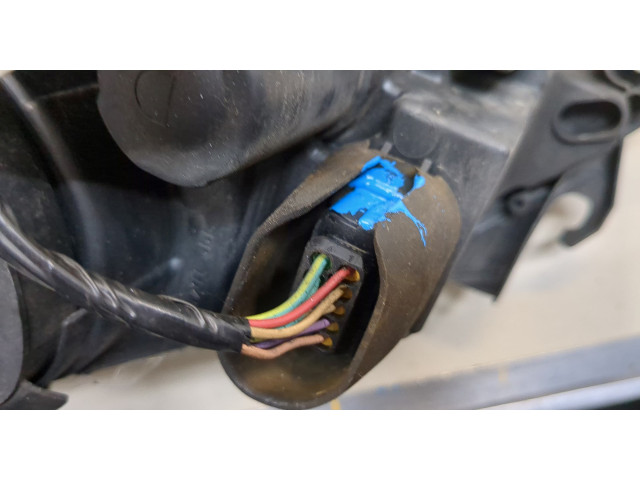 Фара передняя  Peugeot 5008 2009-2016 правая 