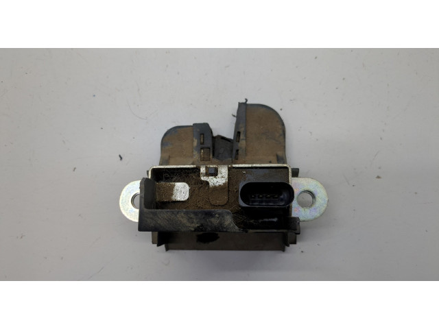 Замок багажника Skoda Yeti 2009-2018