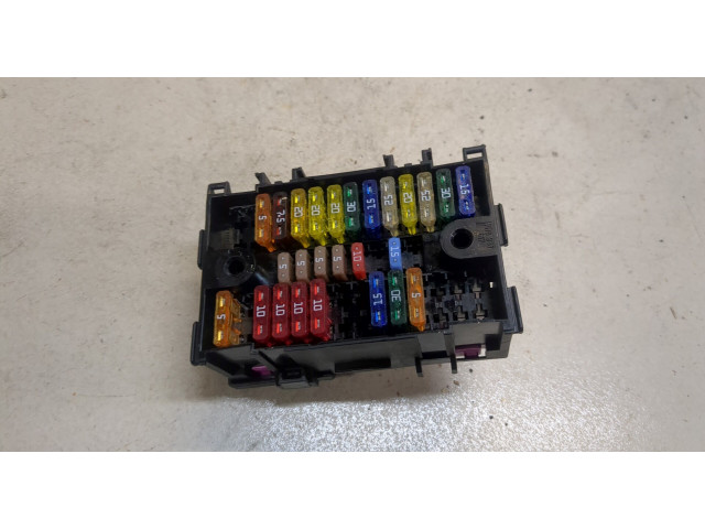 Блок предохранителей  Skoda Yeti 2013-2018         