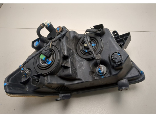 Фара передняя Toyota Sequoia 2008- правая