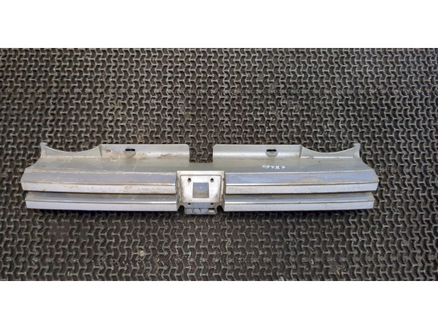 Решетка радиатора  Peugeot 605         3 