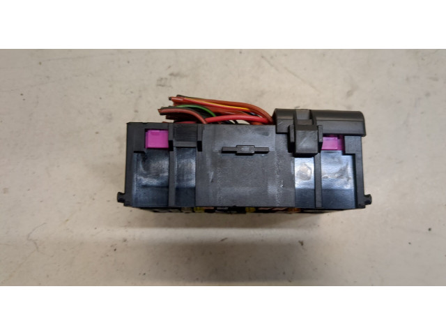 Блок предохранителей  Skoda Yeti 2009-2014         