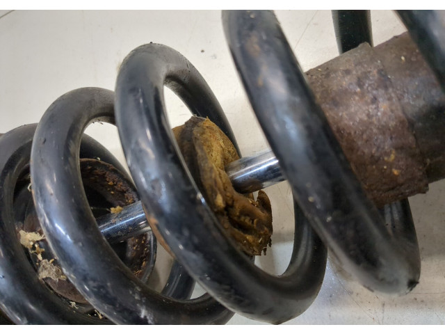 Стойка амортизатора  Jeep Grand Cherokee 2004-2010      