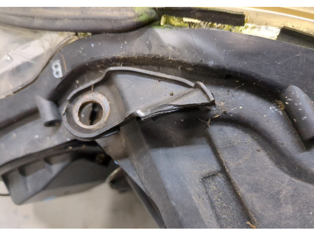 Фара передняя Lexus IS 2005-2013 правая