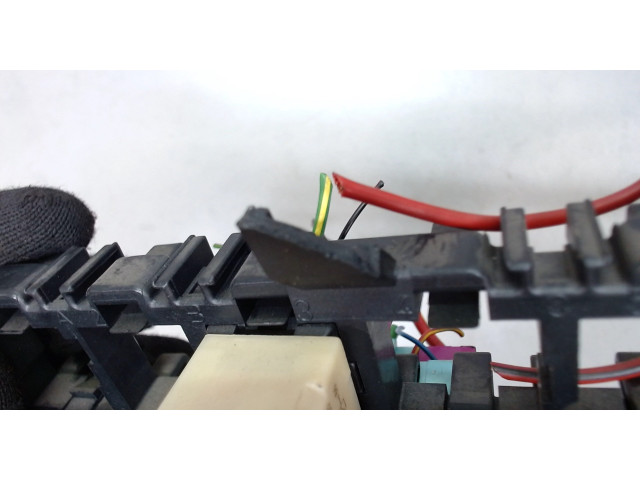 Блок предохранителей  Volkswagen Passat 5 2000-2005      8D093703E   5  1.9