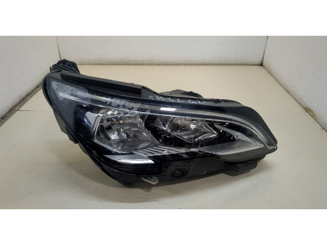 Фара передняя  Peugeot 3008 2016-2020 правая 