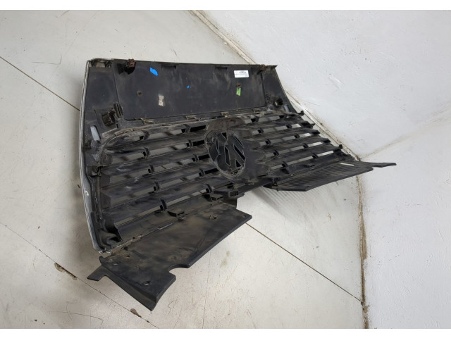 Решетка радиатора  Volkswagen Passat 6 2005-2010          3C0853651AFPWF