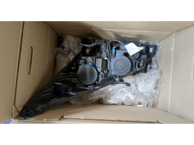 Фара передняя  Peugeot 5008 2009-2016 правая 