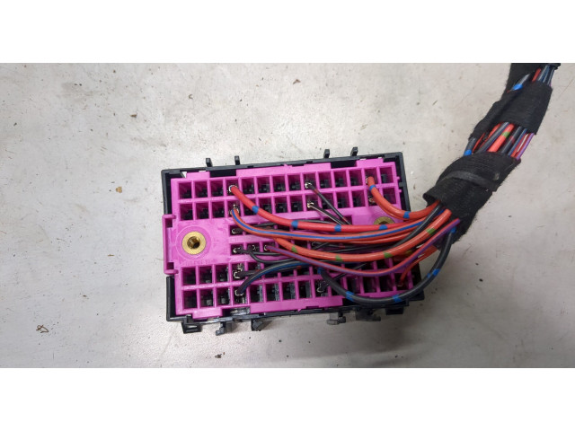 Блок предохранителей  Volkswagen Transporter 5 2003-2009           1.9