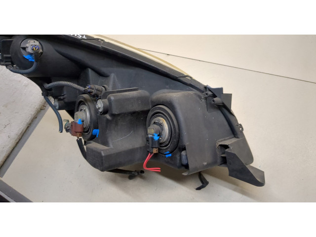 Фара передняя  Toyota Corolla Verso 2004-2009 левая 