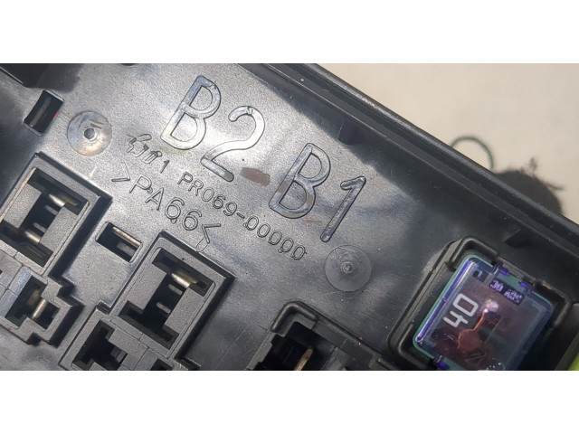 Блок реле Mitsubishi L200 2006-2015 2.5