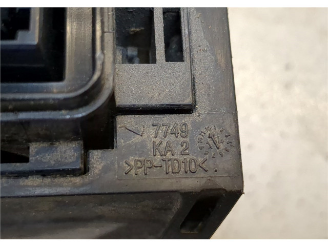 Блок предохранителей Mitsubishi L200 2015-2019 8565A368 2.4