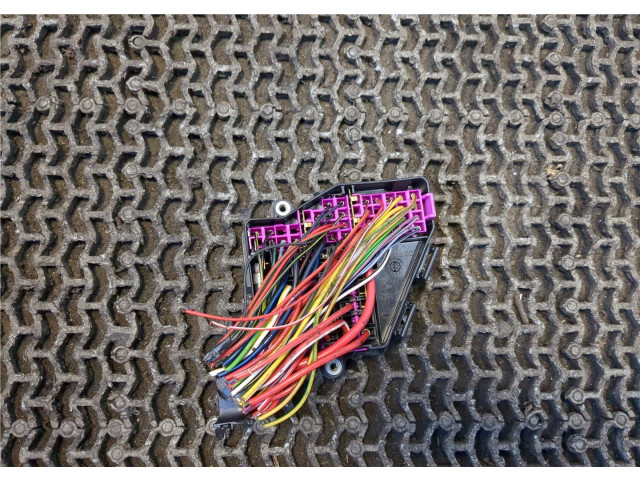 Блок предохранителей Skoda SuperB 2001-2008 8D2941824 2.5