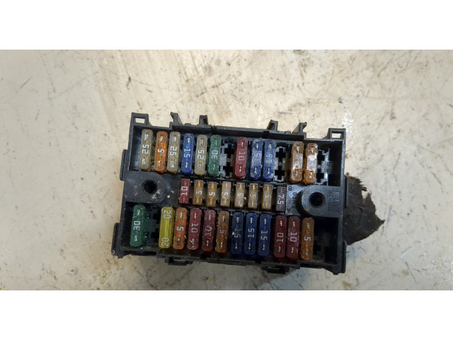 Блок предохранителей  Volkswagen Transporter 5 2003-2009         