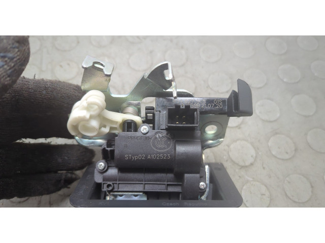 Замок багажника Skoda Octavia (A8) 2019-2025