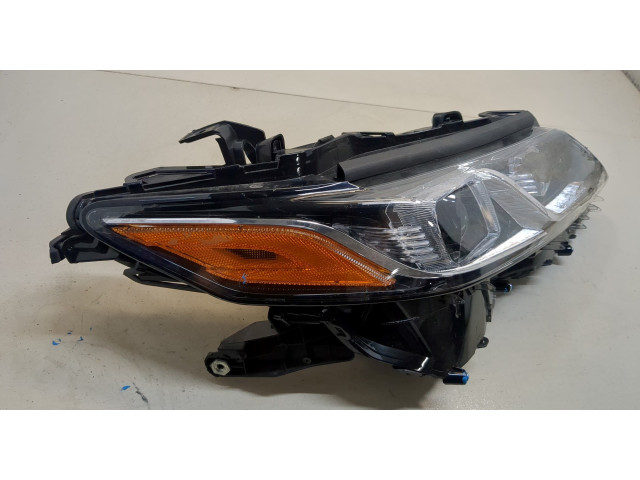 Фара передняя  Toyota Camry XV70 2017-2021 правая 