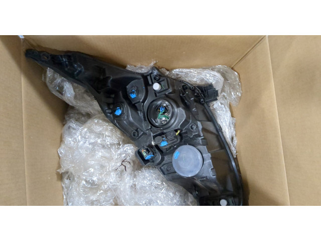 Фара передняя  Peugeot 208 2012-2019 правая 