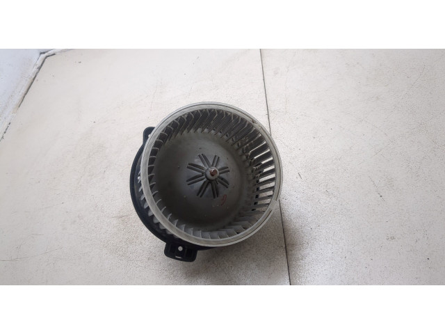 Моторчик печки Mitsubishi Carisma