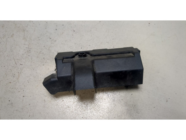 Крышка блока предохранителей  Chevrolet Camaro 2015-2018         