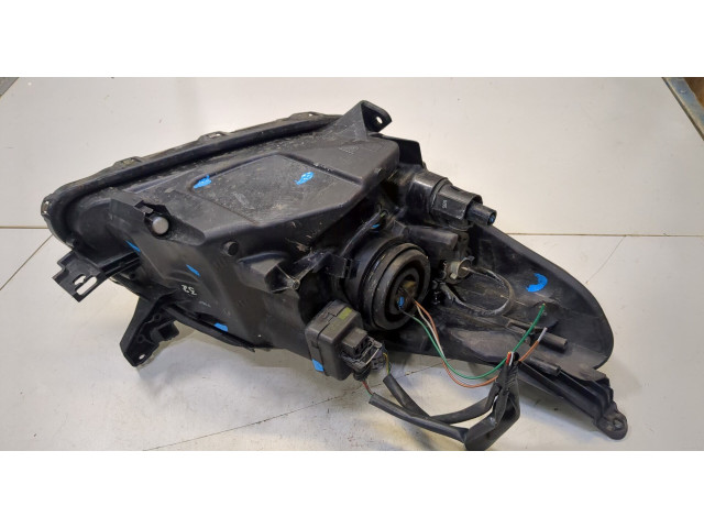 Фара передняя  Toyota Urban Cruiser левая 