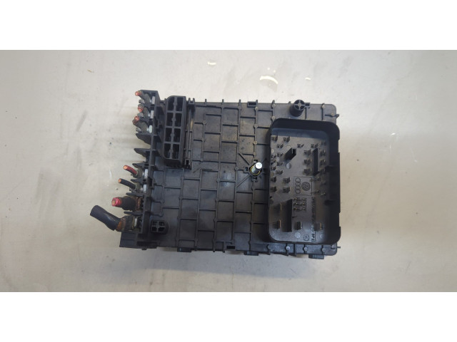 Блок предохранителей  Volkswagen Passat 6 2005-2010         