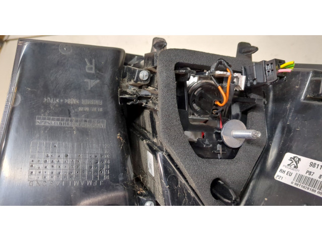 Задний фонарь          