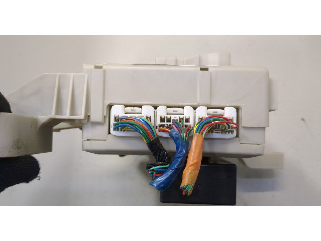 Блок предохранителей Lexus GX 2002-2009 8273060091