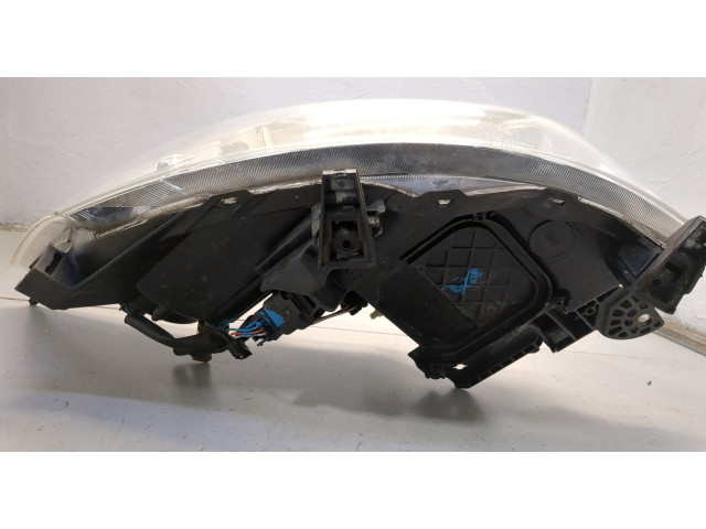 Фара передняя  Toyota Auris E15 2006-2012 правая 