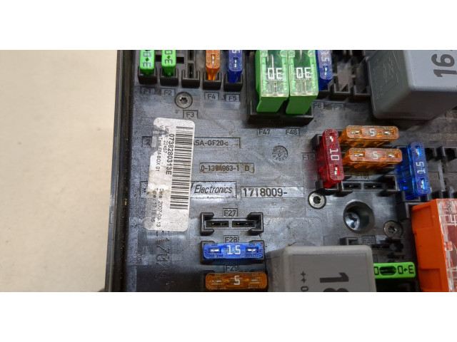 Блок предохранителей Skoda Octavia (A5) 2004-2013 1K0937124P