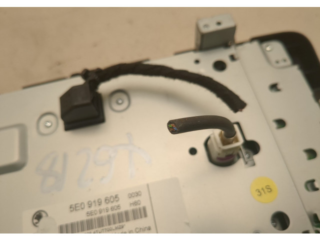 Дисплей мультимедиа  Skoda Octavia (A7) 2013-2023 5E0919605       