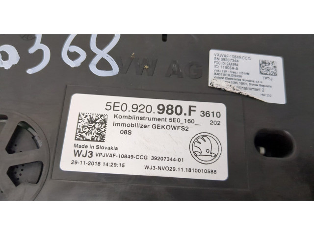 Панель приборов Skoda Octavia (A7) 2017-2021 5E0920980F