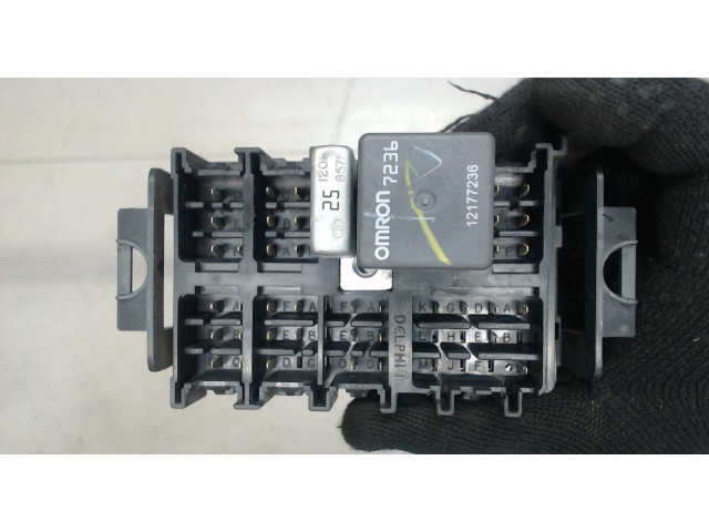 Блок реле  Chevrolet Tahoe 1999-2006      1577099501    5.3