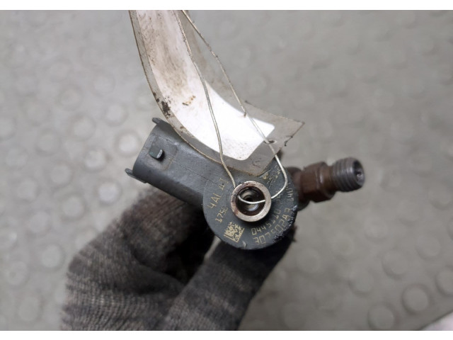 Форсунка топливная  Volvo S80 2006-2016    0445110251     