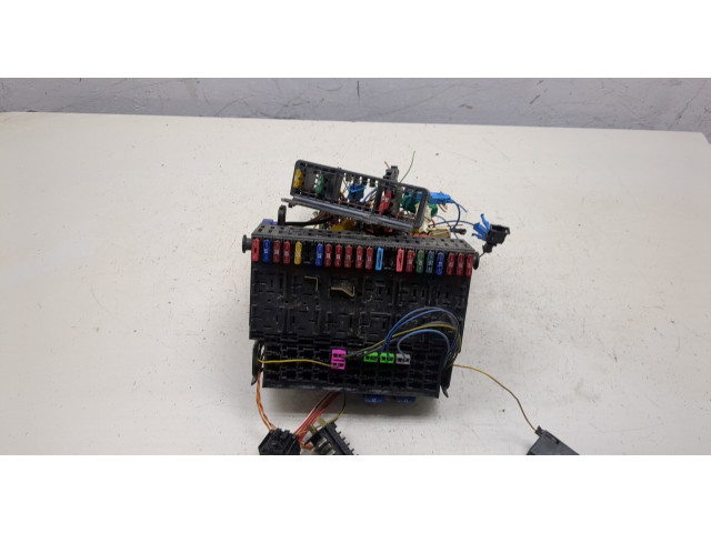 Блок предохранителей  Volkswagen Transporter 4 1991-2003         