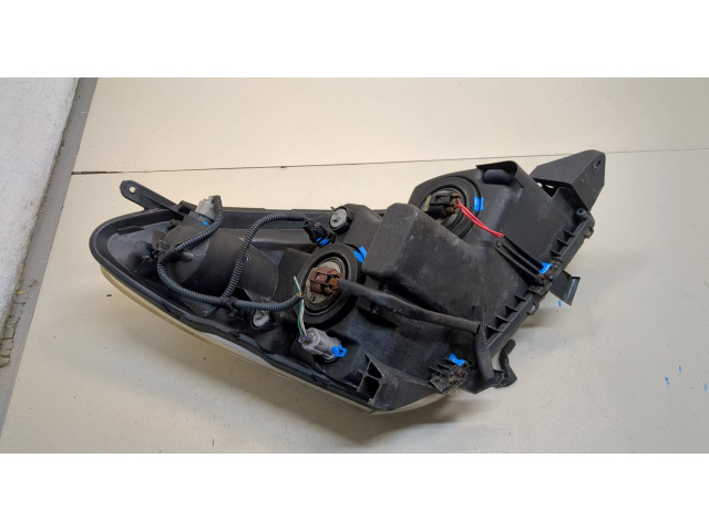 Фара передняя  Toyota Corolla Verso 2004-2009 левая 