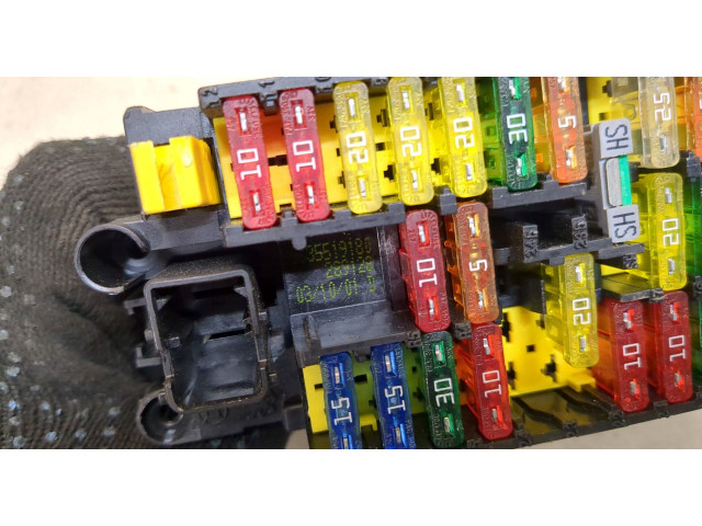 Блок предохранителей Peugeot 306